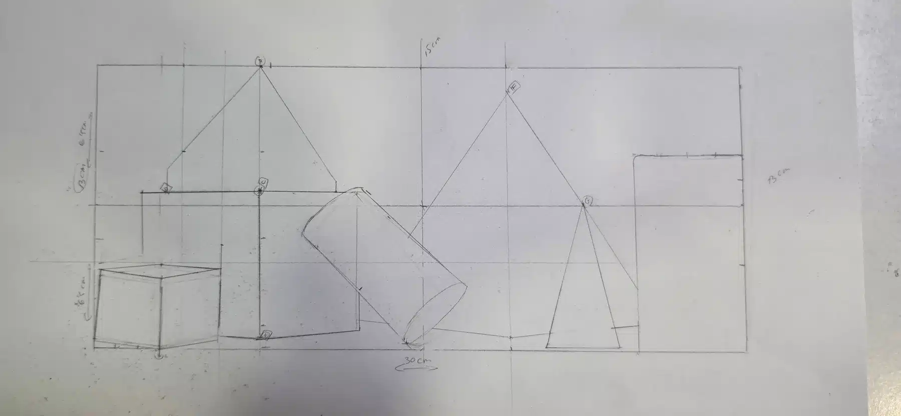 Trabajos de los alumnos Ejercicio de línea y encaje con formas geométricas realizado por alumnado de ArteEscuela