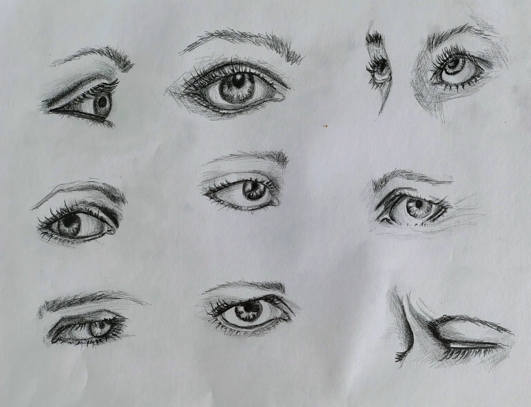 Trabajos de los alumnos Lámina de ejercicios de ojos dibujados por alumnado de ArteEscuela