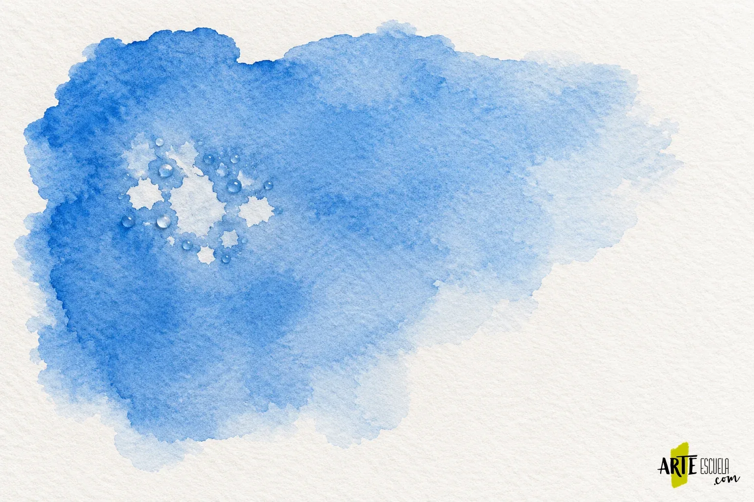 La acuarela forma gotas y no moja una zona: cómo comprobar papel y contaminación Lavado azul de acuarela que se aparta de pequeñas zonas del papel y deja gotas y huecos