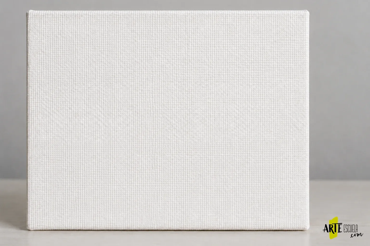 ¿Se puede pintar acuarela sobre lienzo? Preparación y prueba de una muestra Lienzo blanco preparado para acuarela antes de aplicar las pruebas de color