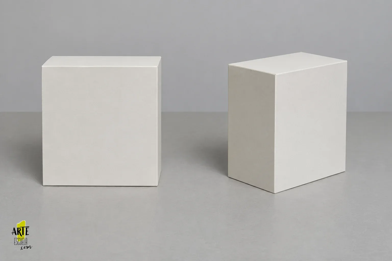 7 ejercicios de perspectiva en dibujo para principiantes: de la línea del horizonte al cubo en 3D Dos cajas blancas, una casi frontal y otra girada, para comparar la dirección de sus aristas