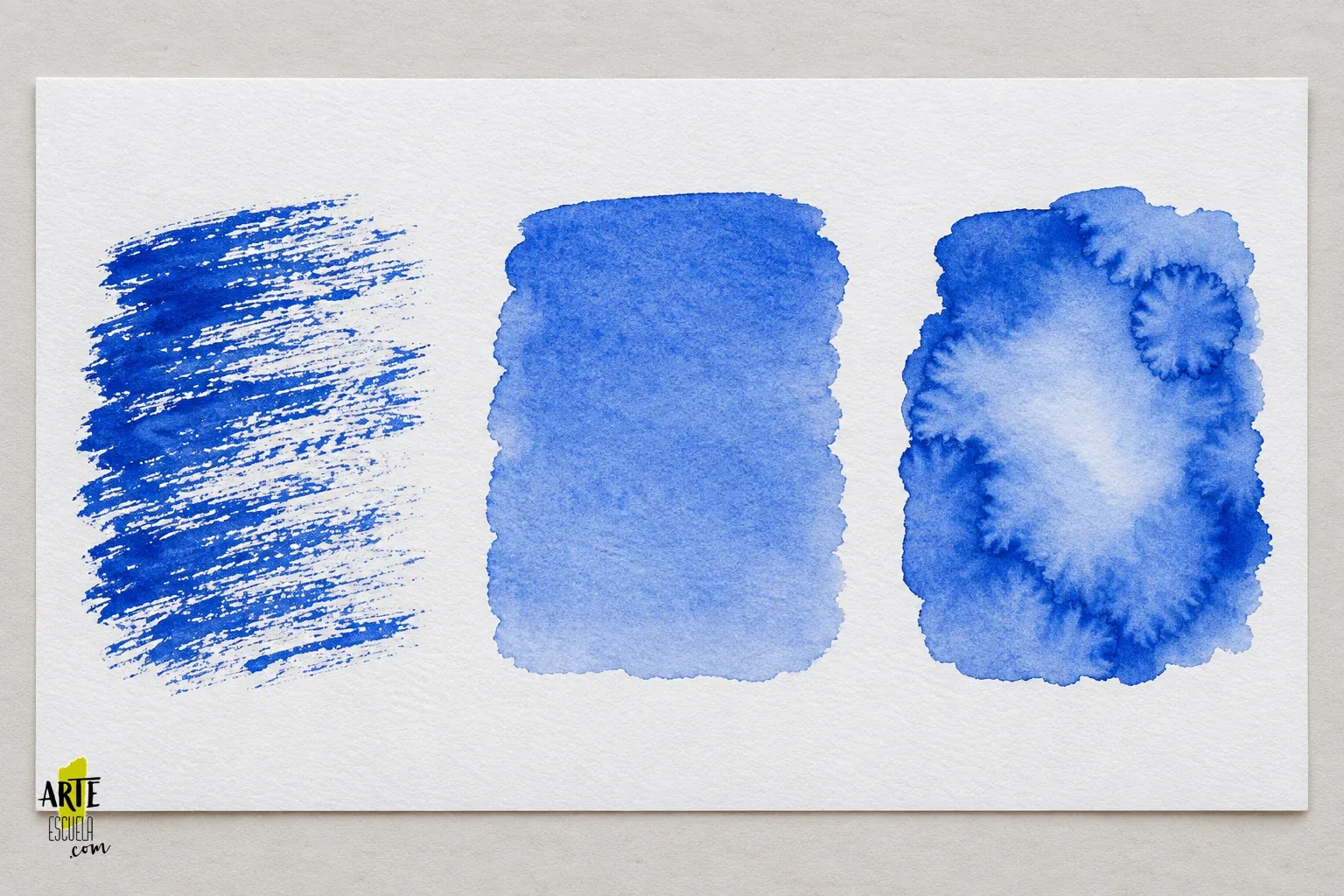 Cómo Dibujar y Pintar con Acuarelas: Guía Paso a Paso para Principiantes Tres pruebas de acuarela azul: pincel seco, lavado continuo y marcas de retorno del agua