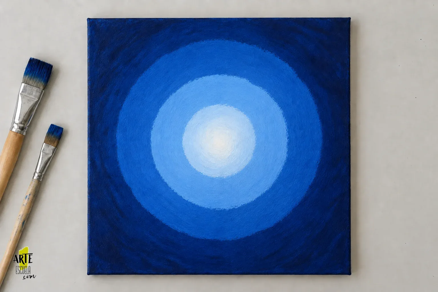 Un halo luminoso con acrílico: suavizar el círculo sin dejar anillos Centro claro y tres zonas azules en bandas sobre un pequeño soporte acrílico