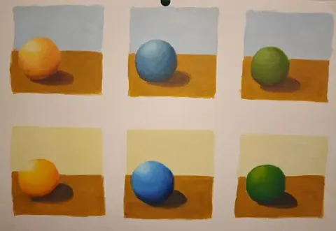 Estudio de esferas con variaciones de color y fondo realizado por alumnado de ArteEscuela