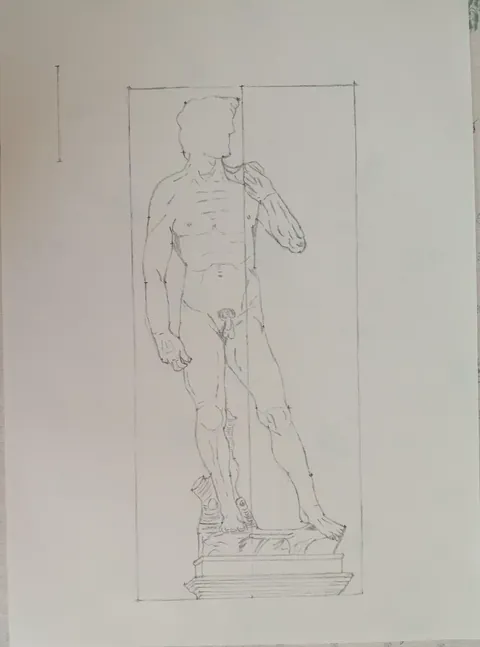 Ejercicio de encaje y proporción de una estatua realizado por alumnado de ArteEscuela