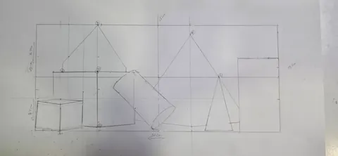 Ejercicio de línea y encaje con formas geométricas realizado por alumnado de ArteEscuela