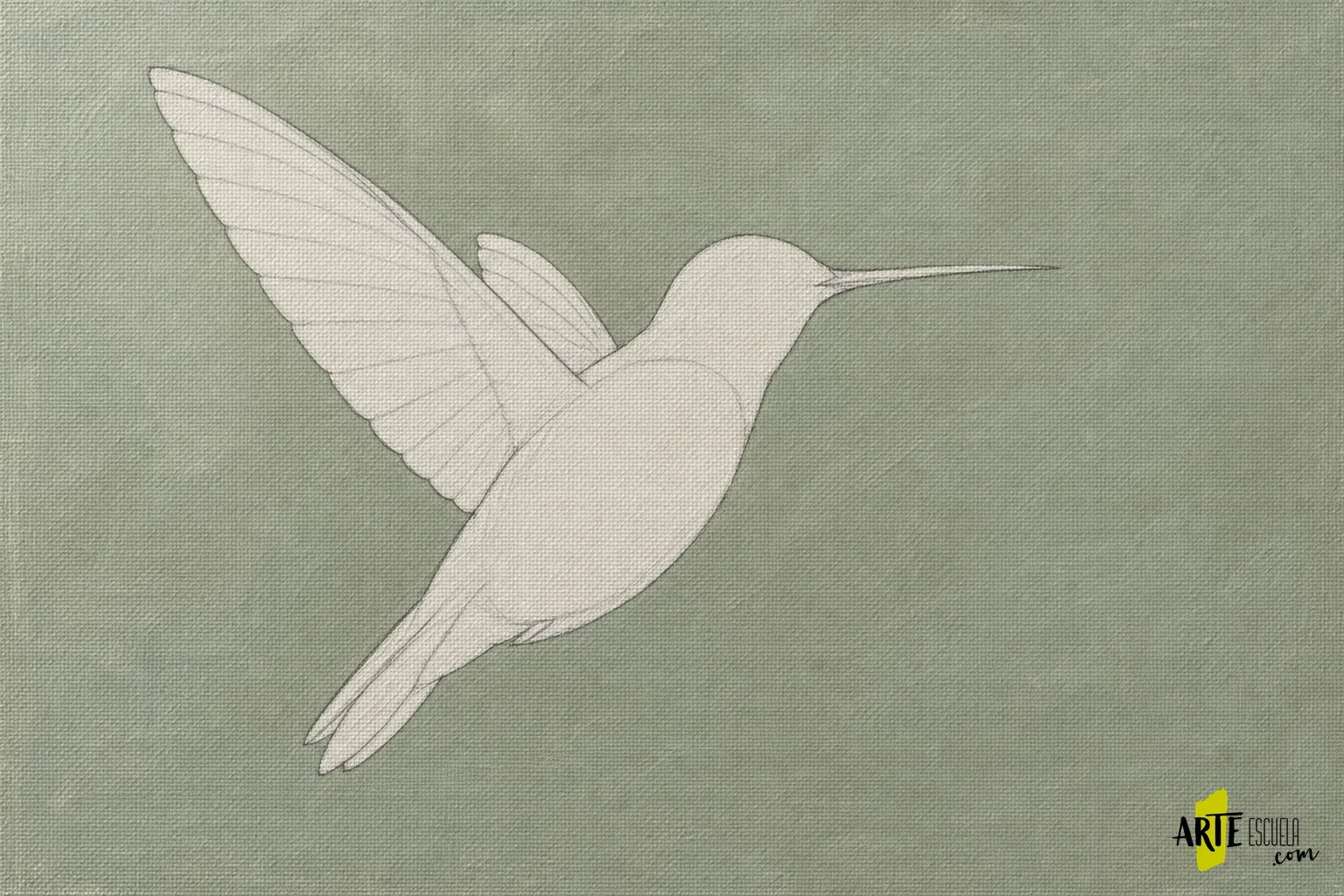 Silueta clara de un colibrí en vuelo sobre fondo gris verdoso, con alas y pico encajados