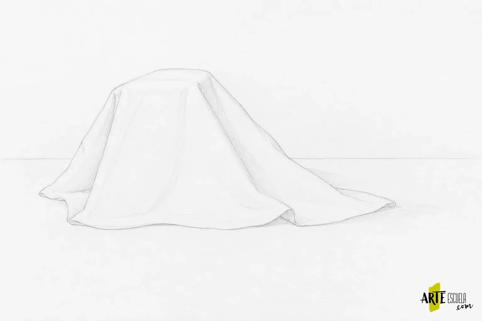 Dibuja una tela blanca a lápiz: separa sus luces del blanco del papel Encaje suave de un paño blanco elevado sobre un pequeño soporte con un pliegue principal y caída sobre la mesa