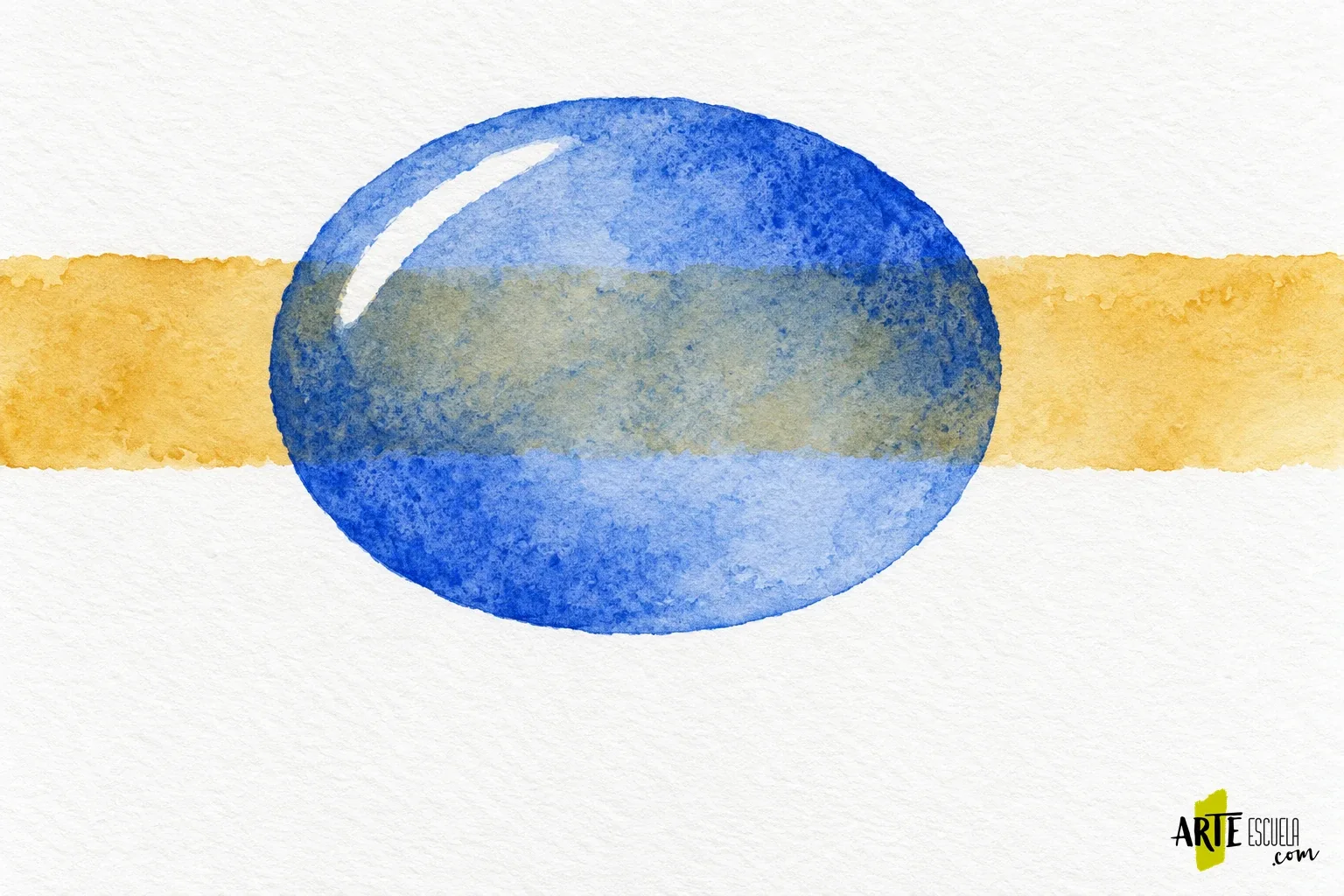 Gouache o acuarela: pinta la misma muestra y entiende qué cambia Muestra de acuarela azul transparente sobre una banda ocre con una franja de papel blanco reservada