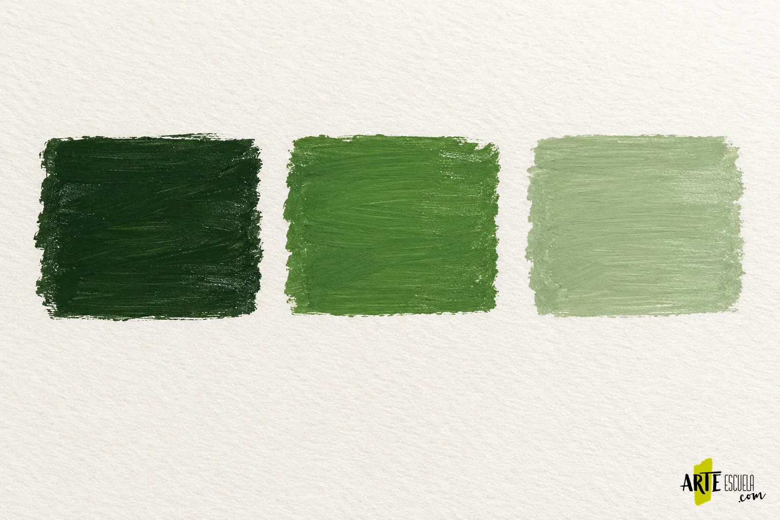 El gouache cambia de tono al secar: prepara una carta para ajustar tus mezclas Tres muestras de gouache verde recién aplicadas, de oscuro a claro, en un mismo papel