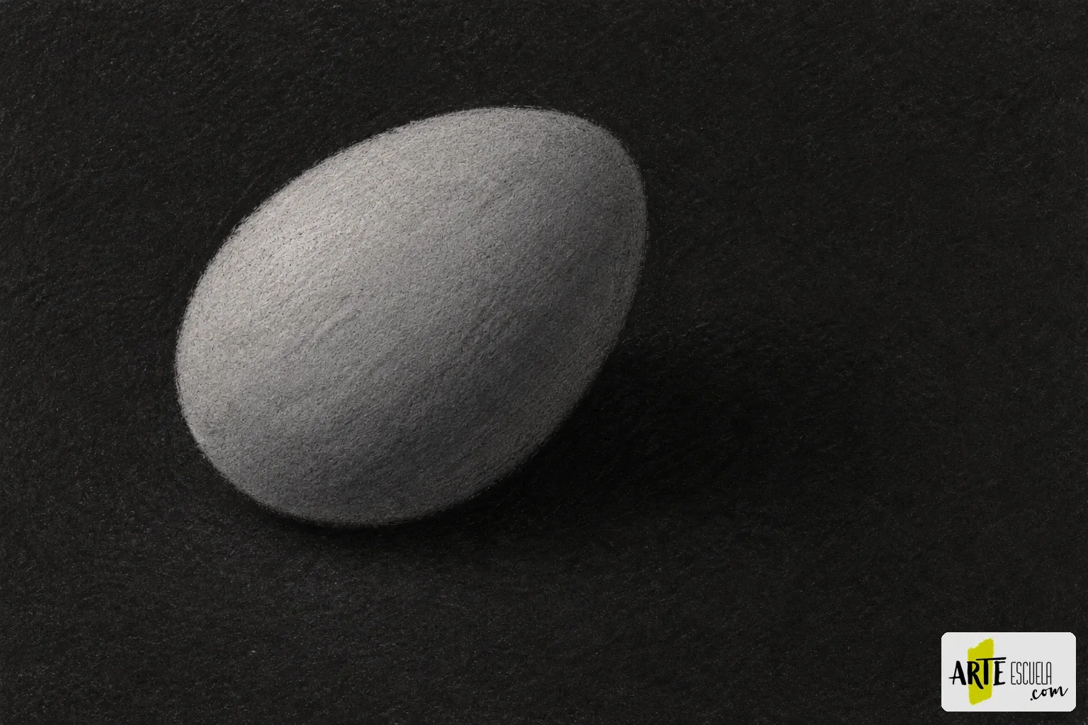 Cómo pintar un huevo blanco con pastel sobre papel negro Huevo modelado con grises intermedios y sombra de apoyo sobre papel negro