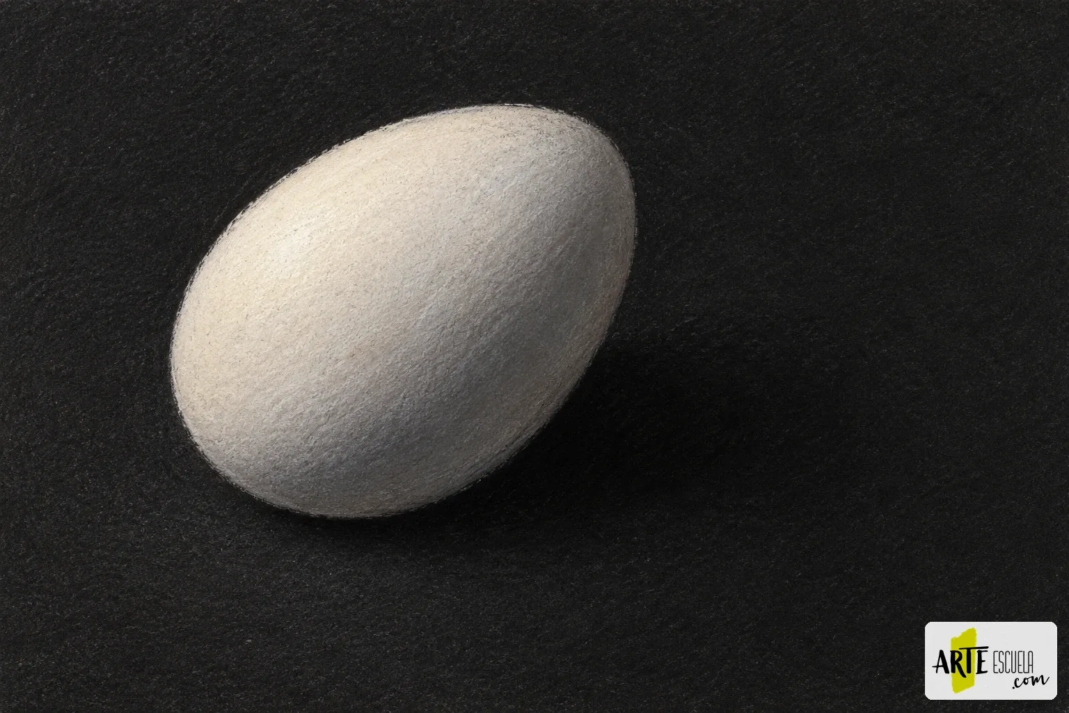 Cómo pintar un huevo blanco con pastel sobre papel negro Huevo blanco terminado al pastel con luz mate, medios tonos y sombra sobre fondo negro