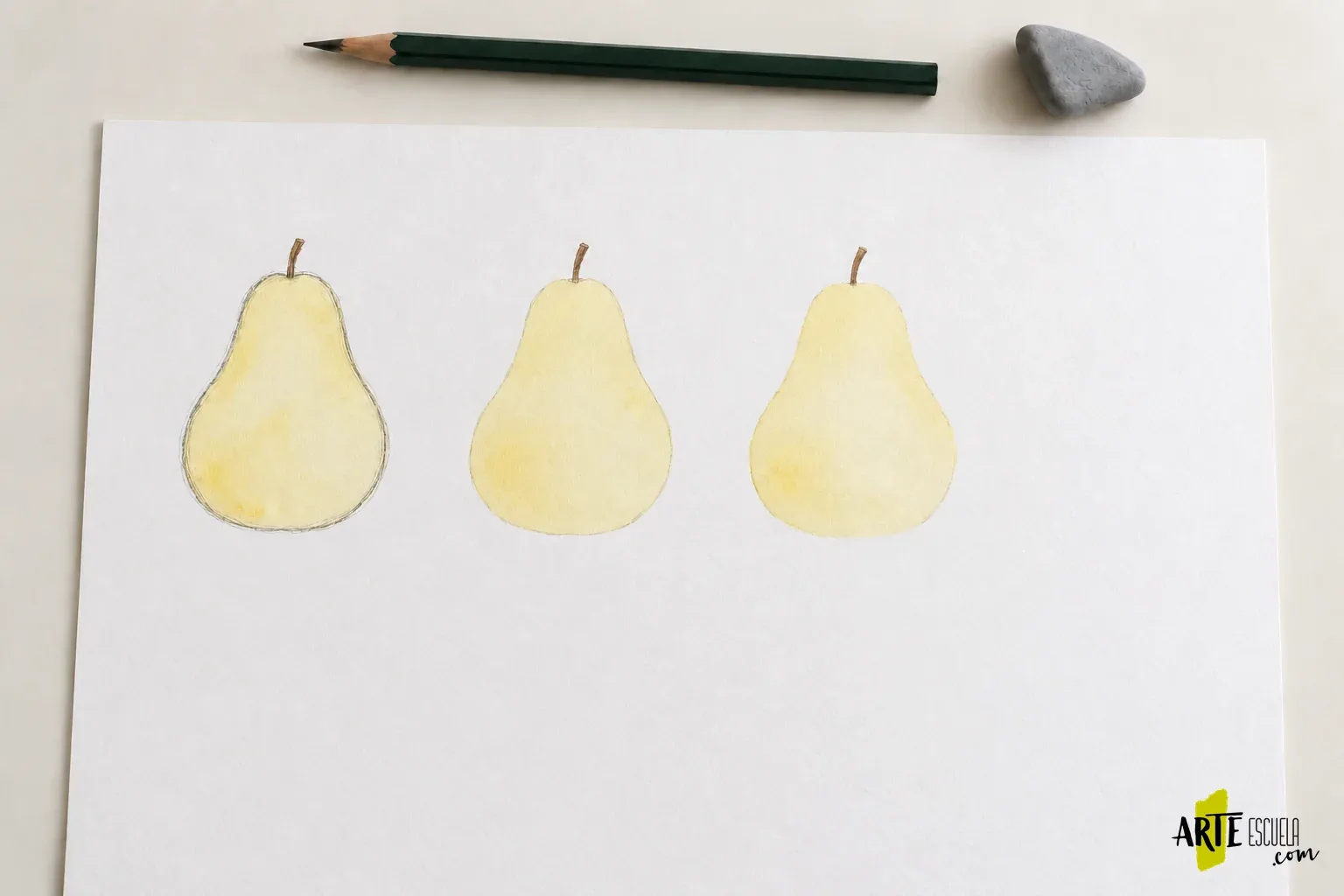 El dibujo a lápiz se ve demasiado bajo la acuarela: cómo preparar el encaje Tres peras con lavado amarillo transparente que permiten comparar la presencia de los distintos encajes de lápiz