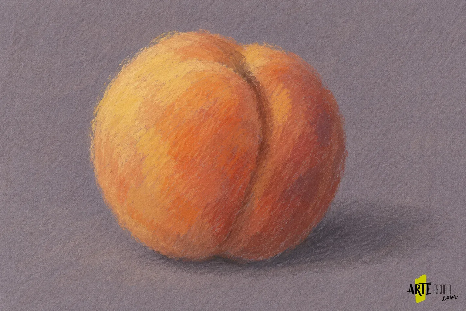 Cómo pintar un melocotón con pastel seco: una piel mate y aterciopelada Melocotón de pastel seco con masas amarillas, naranjas y rojizas sobre papel gris violeta y una hendidura central suave