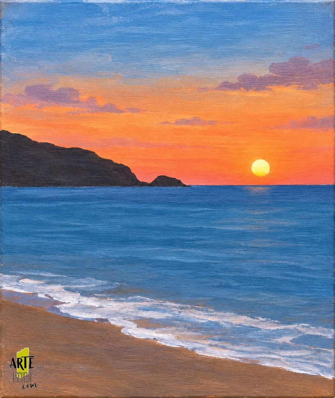 Paisaje de playa al atardecer con montaña oscura y mar azul antes de añadir luces y volumen