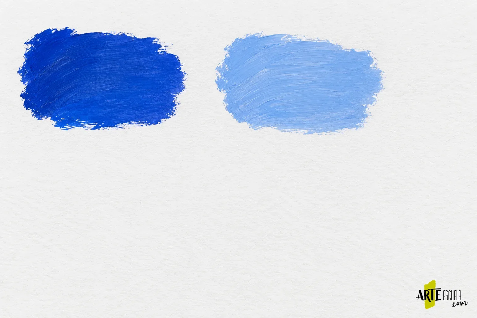 Pinturas monopigmento y mezclas: por qué dos colores del mismo nombre no se comportan igual Dos muestras de azul acrílico, una intensa y otra más clara, preparadas para comparar sus mezclas